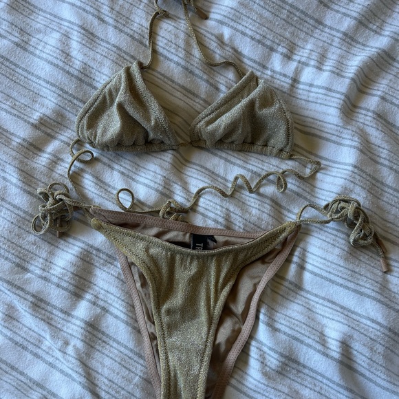 Gold triangl bikini - Picture 1 of 2